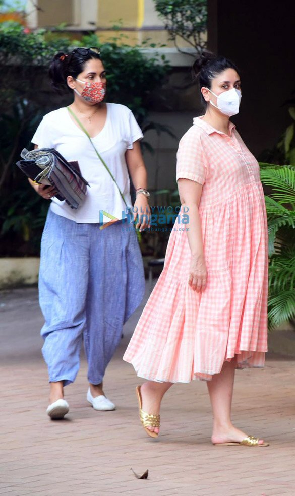 photos kareena kapoor khan spotted in bandra 4 3