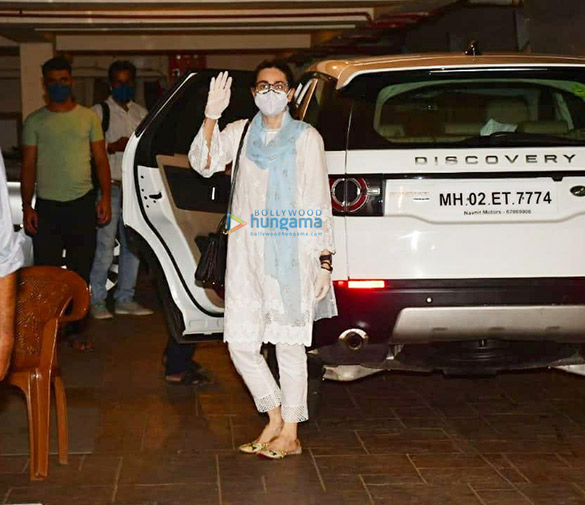 Photos: Karisma Kapoor spotted at Kareena Kapoor Khan’s house