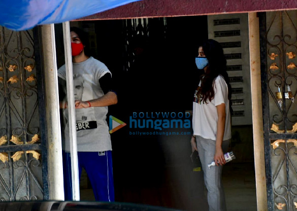 Photos: Kartik Aaryan and Janhvi Kapoor spotted at Pilates Photos: Kartik Aaryan and Janhvi Kapoor spotted at Pilates