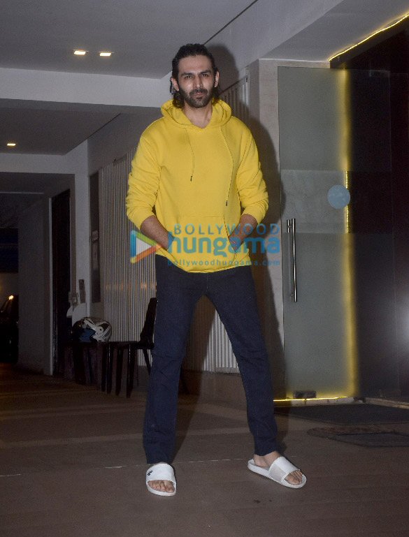 photos kartik aaryan snapped at his birthday celebrations 3