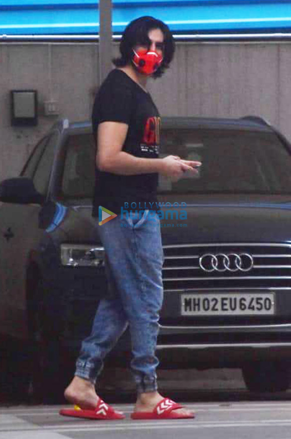 photos kartik aaryan snapped in juhu 1 2