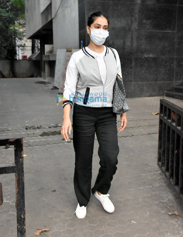 Photos: Kim Sharma spotted at a clinic Photos: Kim Sharma spotted at a clinic