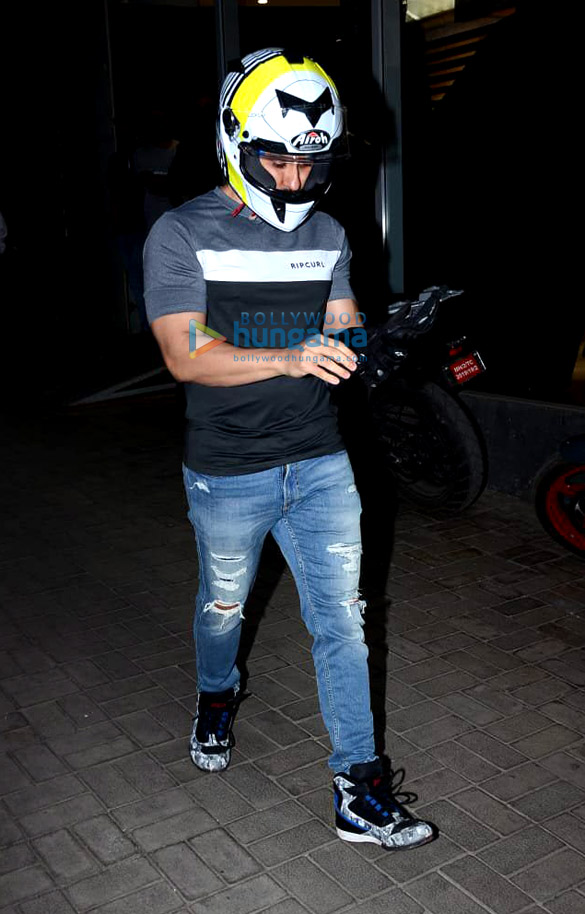 photos kunal kemmu get his new bike 3