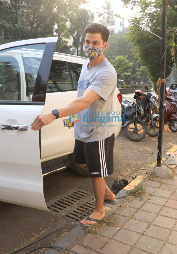 photos kunal kemmu snapped in bandra 3