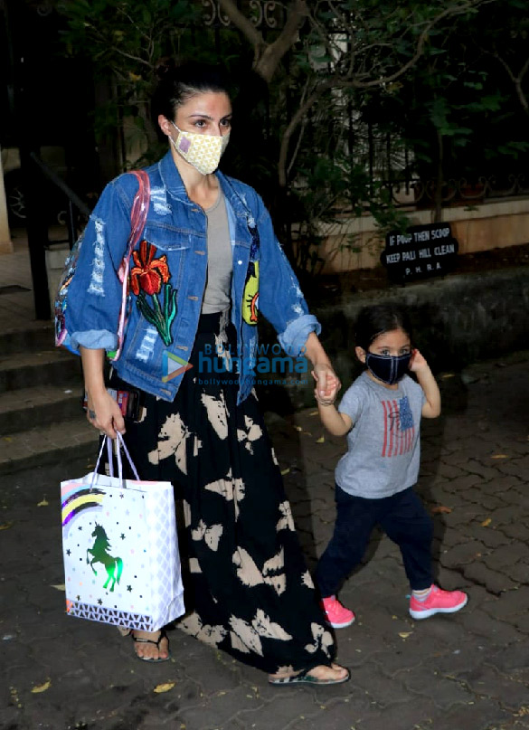 photos malaika arora soha ali khan and sohail khan snapped in bandra 1