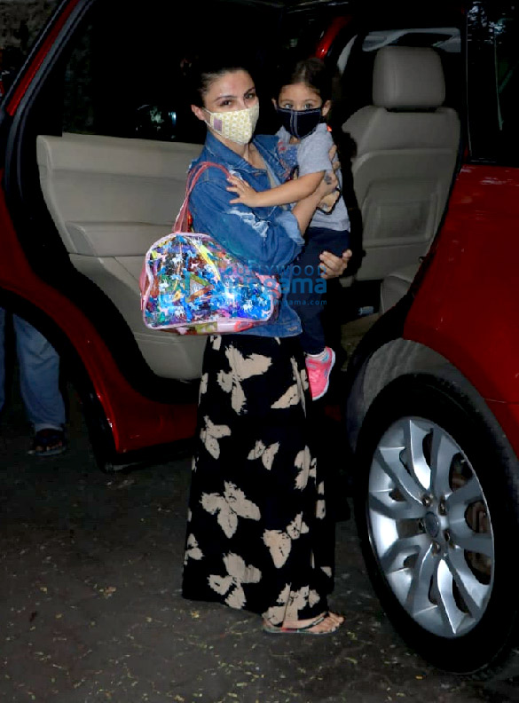photos malaika arora soha ali khan and sohail khan snapped in bandra 2