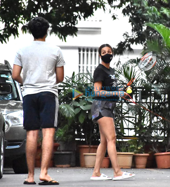 photos malaika arora playing cricket with son arhaan khan in bandra 2