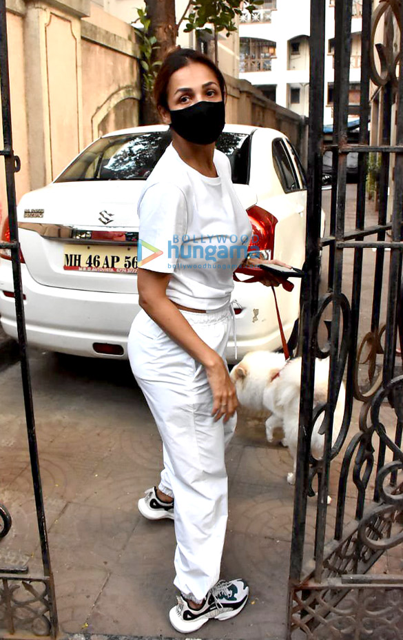 photos malaika arora snapped at her mothers house in bandra 2