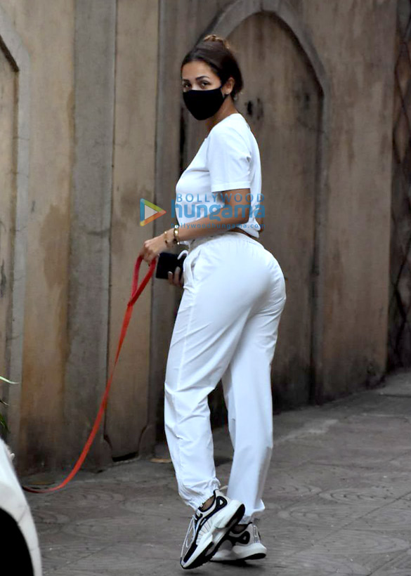 Photos: Malaika Arora snapped at her mother’s house in Bandra Photos: Malaika Arora snapped at her mother’s house in Bandra
