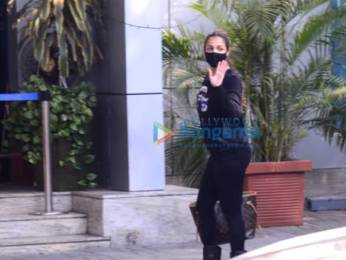 Photos: Kareena Kapoor Khan, Malaika Arora and Ahan Shetty snapped at the Kalina airport