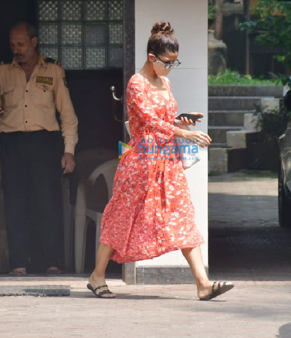 photos nimrat kaur spotted at clinic in bandra 4