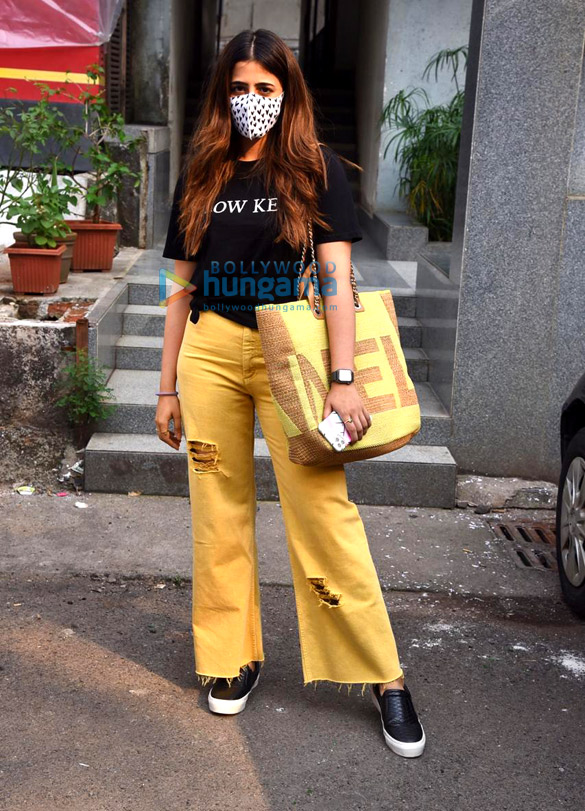 photos nupur sanon snapped in bandra 2