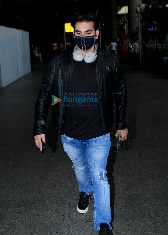 photos nushrat bharucha arbaaz khan and tusshar kapoor snapped at the airport 2