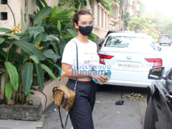 Photos: Patralekha spotted outside clinic in Bandstand