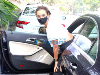 Photos: Patralekha spotted outside clinic in Bandstand