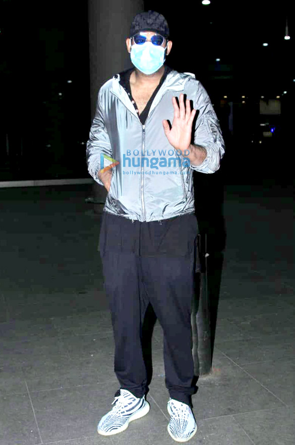 Photos: Prabhas spotted at Mumbai Airport Photos: Prabhas spotted at Mumbai Airport