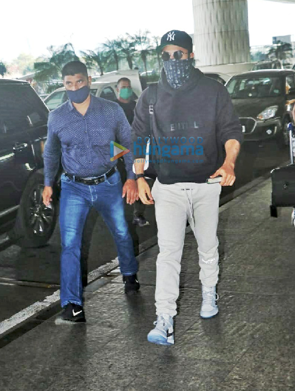 photos ranbir kapoor snapped at the airport 4