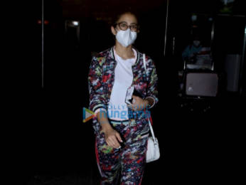 Photos Sara Ali Khan, Pooja Hegde and Karanvir Bohra snapped at the airport