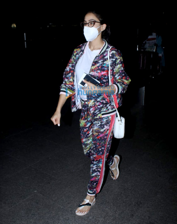 photos sara ali khan snapped at the airport 2