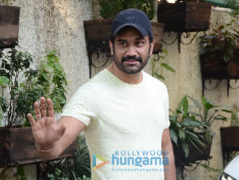 Photos: Sharad Kelkar snapped at a dubbing studio in Juhu