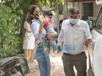 Photos: Shilpa Shetty snapped with her daughter at India Post office in Juhu