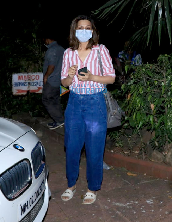 photos sonali bendre snapped after a shoot in bandra 3