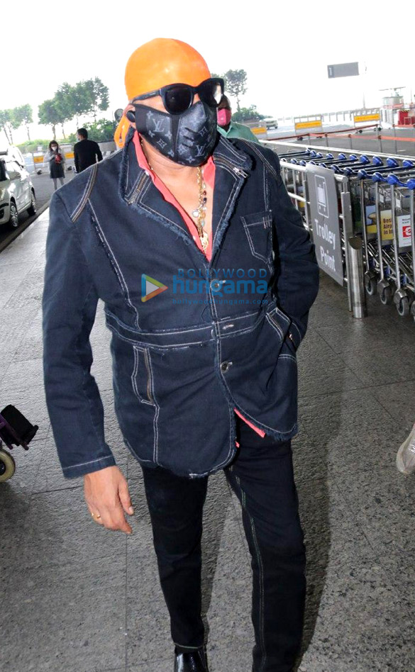 photos sonu sood and shivamani snapped at the airport 3