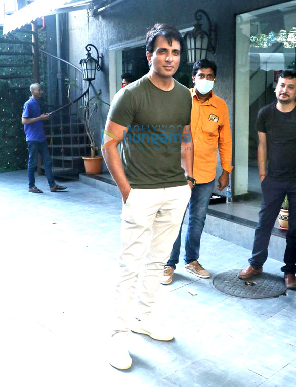 photos sonu sood snapped in juhu 4