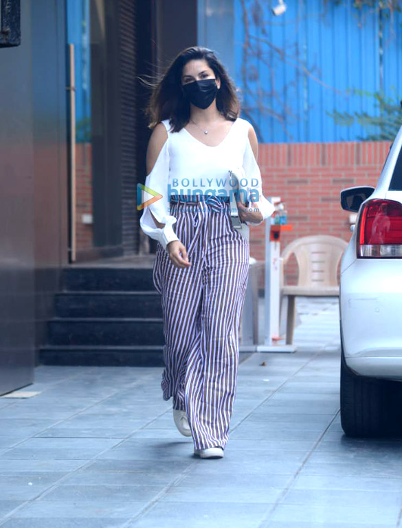 photos sunny leone snapped in juhu 3 7