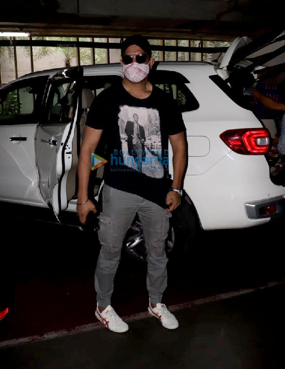 photos tara sutaria and divyendu sharma and others snapped at the airport 1