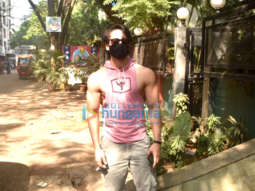 Photos: Tiger Shroff snapped at a dubbing studio in Juhu