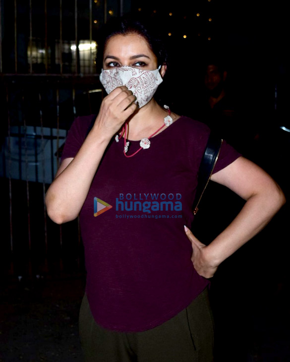 Photos: Tisca Chopra spotted at Kromakay in Juhu Photos: Tisca Chopra spotted at Kromakay in Juhu