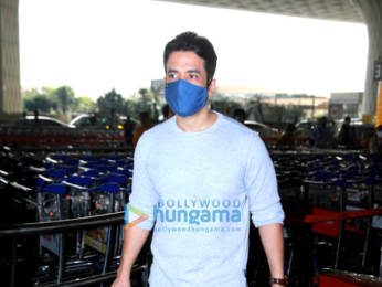 Photos: Tusshar Kapoor, Pooja Hegde and Karishma Tanna snapped at the airport