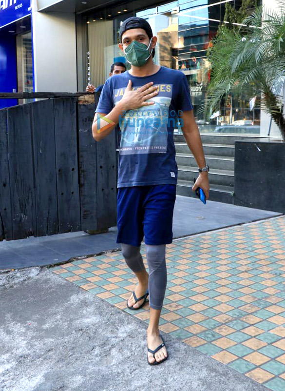 photos vikrant massey snapped in bandra 1