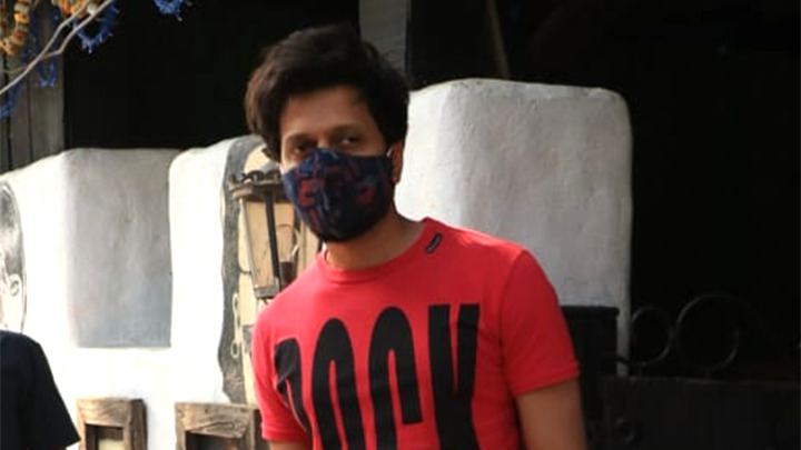 Riteish Deshmukh spotted at Hakim Alim Bandra