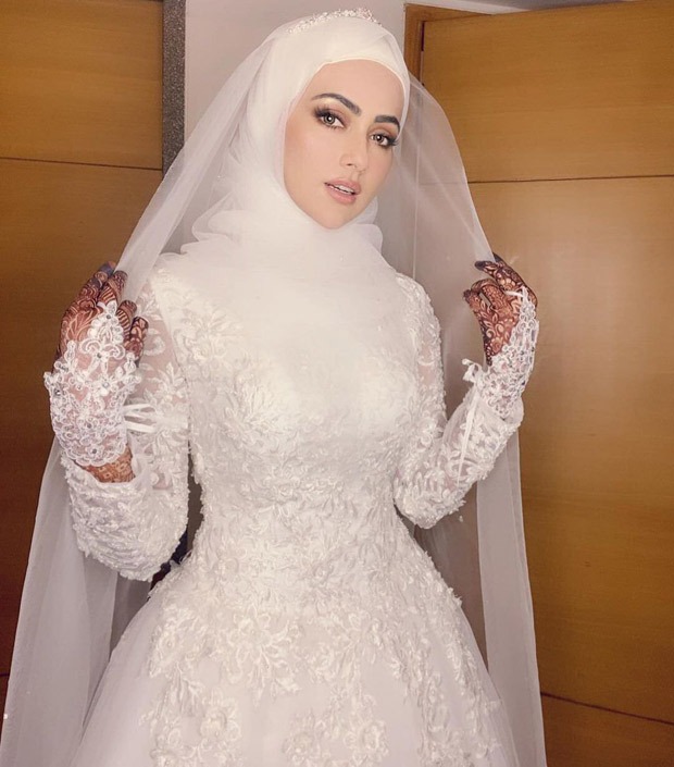 Sana Khan shares stunning pictures with husband Mufti Anas from her wedding day