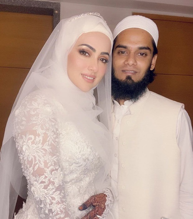 Sana Khan shares stunning pictures with husband Mufti Anas from her wedding day