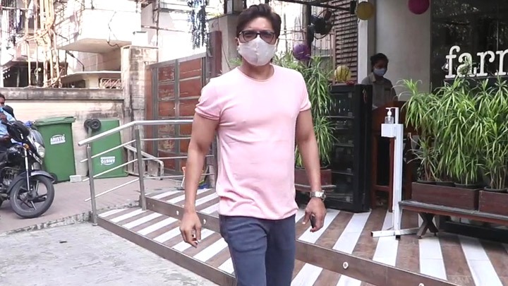 Singer Shaan spotted at Farmers Cafe