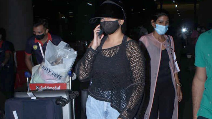Sonakshi Sinha spotted at Airport