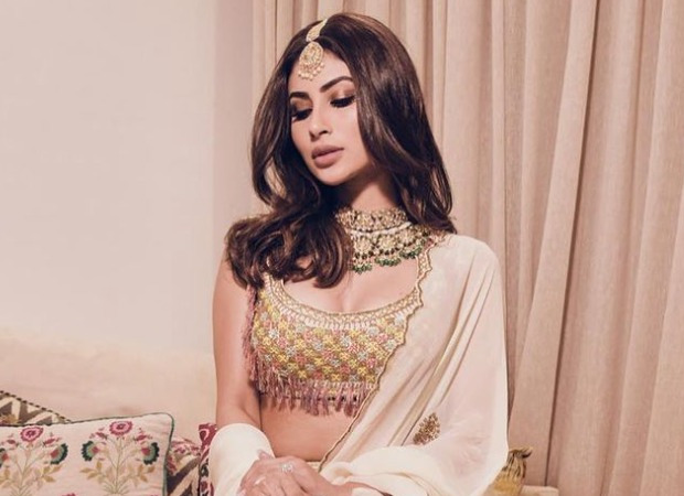 VIDEO Mouni Roy shakes a leg to ‘Bole Chudiyan’ at Aamna Sharif’s Diwali Party