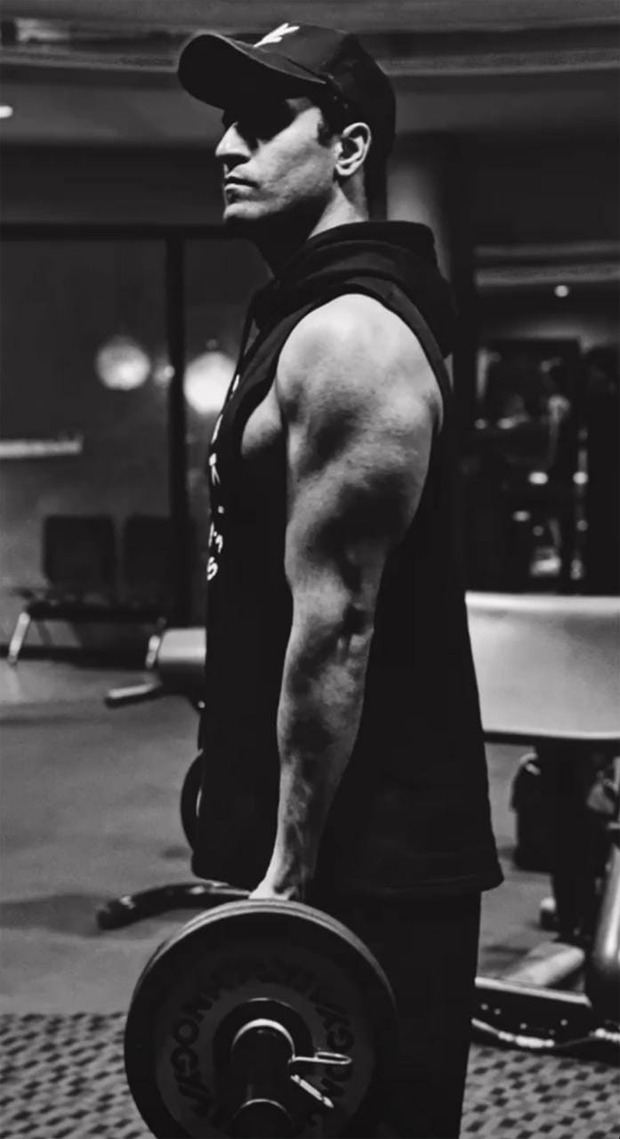 Vicky Kaushal flaunts his biceps in new monochrome photos giving us major fitness goals Vicky Kaushal flaunts his biceps in new monochrome photos giving us major fitness goals