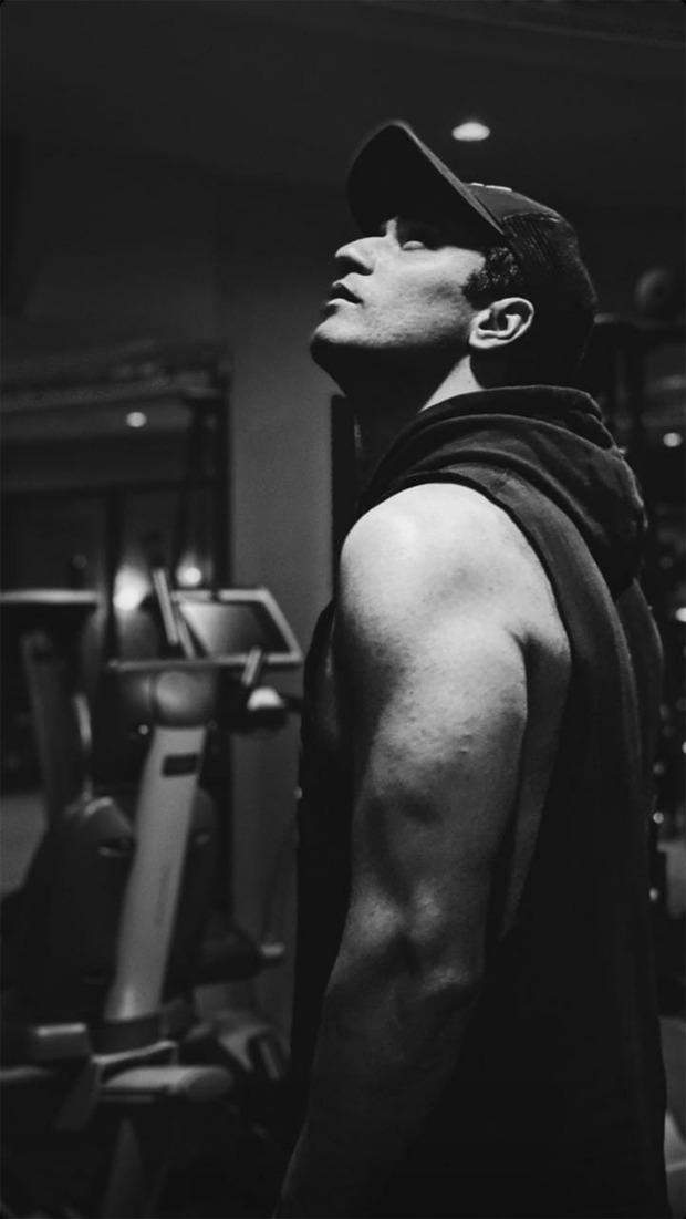 Vicky Kaushal flaunts his biceps in new monochrome photos giving us major fitness goals Vicky Kaushal flaunts his biceps in new monochrome photos giving us major fitness goals
