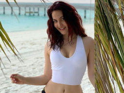 Elli AvRam’s latest Instagram post will make you want to head to the beach right away