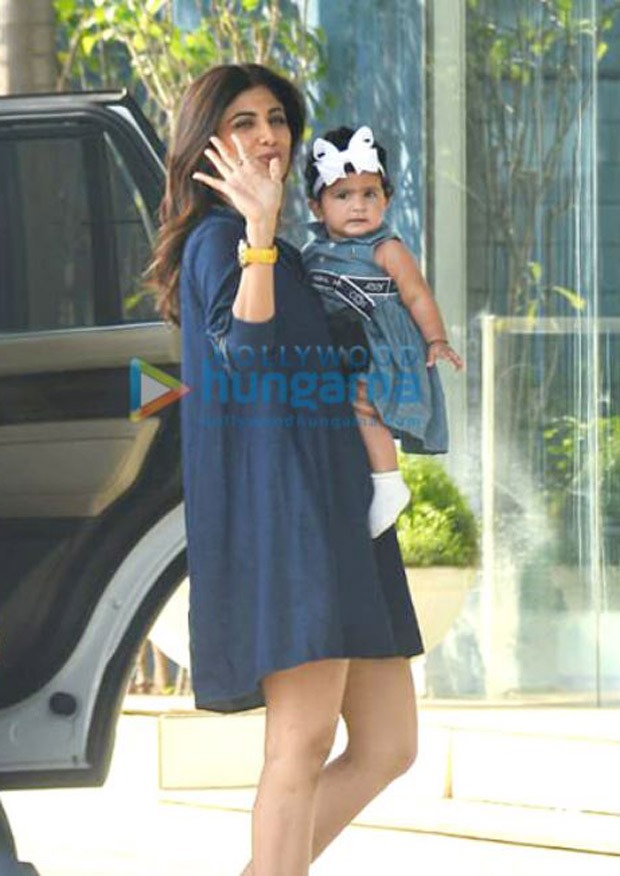 Shilpa Shetty poses with her daughter Samisha for the paparazzi; the little one’s expressions are too good to miss