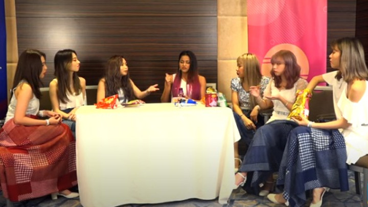 Z-GIRLS Stars React To Indian Snacks | Z-POP Z-GIRLS Stars React To Indian Snacks | Z-POP