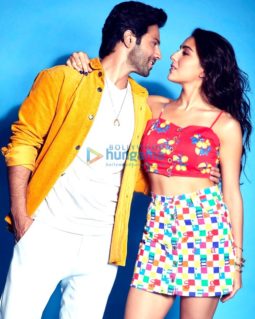 Movie stills of the movie Coolie No.1