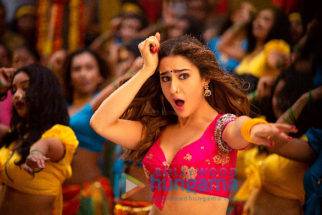 Movie stills of the movie Coolie No.1