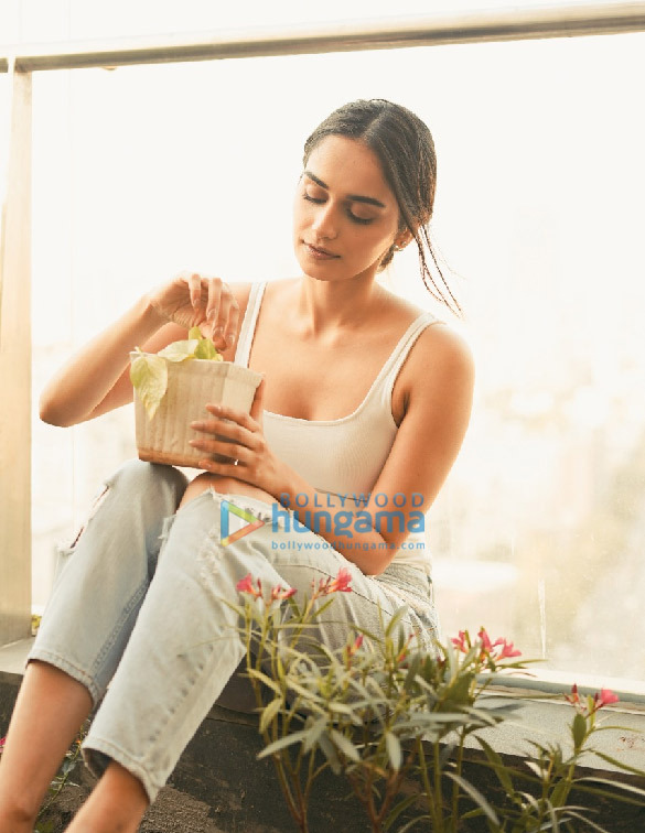 manushi chhillar 2 3