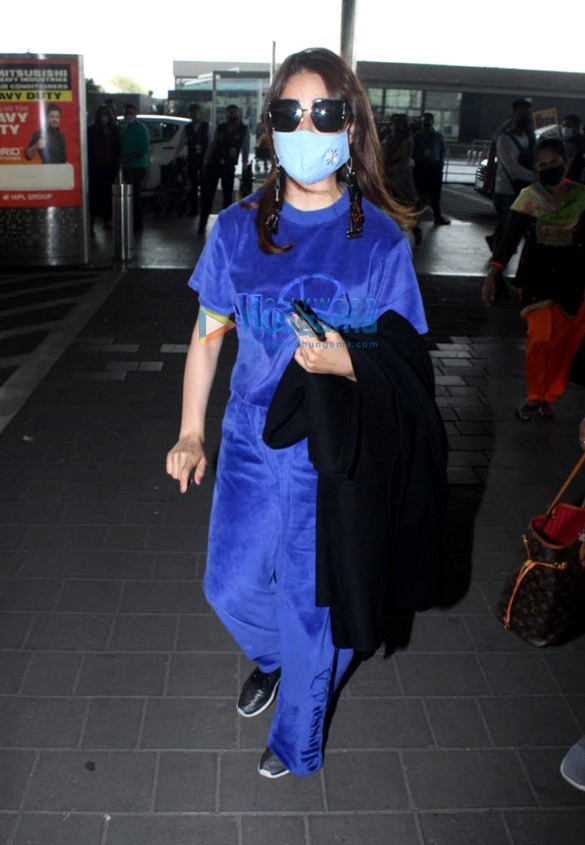 photos aamir khan kiran rao tiger shroff and others snapped at the airport