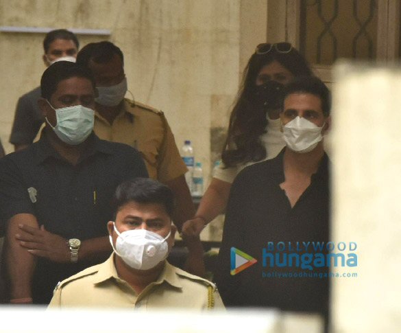 photos akshay kumar snapped at dubbing studio in juhu 1